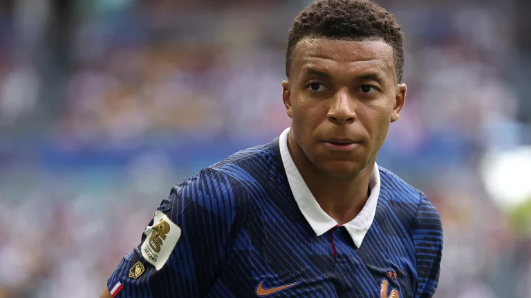 Mbappé Lawan Rasisme: Balas Senator Paraguay dengan Tegas