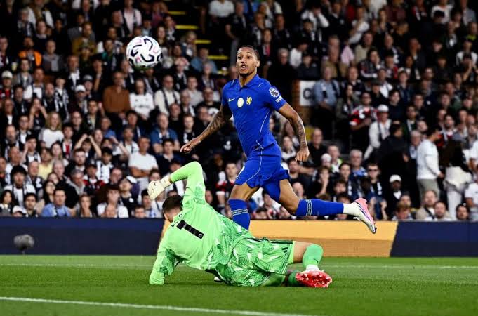 Kemenangan Perdana Fulham lewat Gol Iwobi, Tekanan Reda